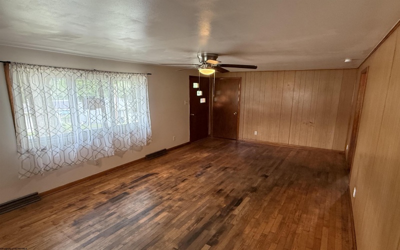 721 Washington Street, Grafton, West Virginia 26354, 2 Bedrooms Bedrooms, 5 Rooms Rooms,1 BathroomBathrooms,Single Family Detached,For Sale,Washington,10161154