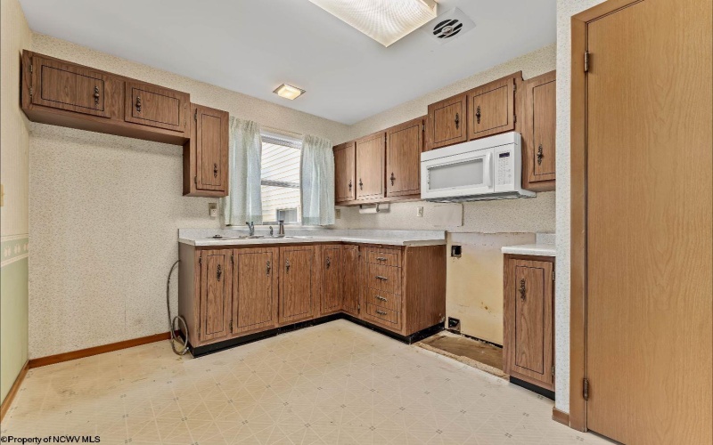 480 Hillview Drive, Morgantown, West Virginia 26505, 4 Bedrooms Bedrooms, 7 Rooms Rooms,2 BathroomsBathrooms,Single Family Detached,For Sale,Hillview,10161165