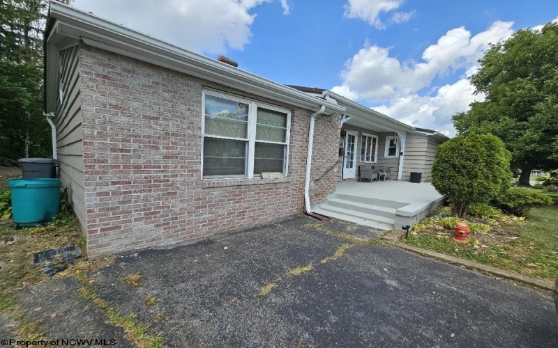 607 Pike Street, Shinnston, West Virginia 26301, 3 Bedrooms Bedrooms, 5 Rooms Rooms,2 BathroomsBathrooms,Single Family Detached,For Sale,Pike,10161178