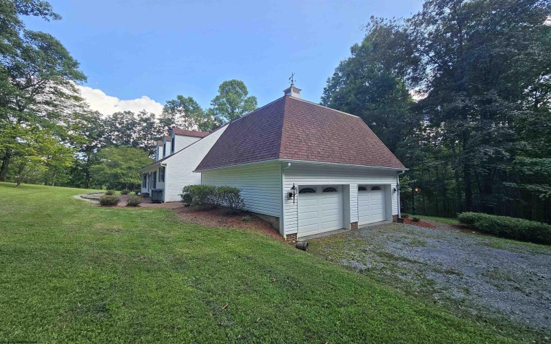 853 Meadowdale Road, Fairmont, West Virginia 26554, 3 Bedrooms Bedrooms, 9 Rooms Rooms,2 BathroomsBathrooms,Single Family Detached,For Sale,Meadowdale,10161176