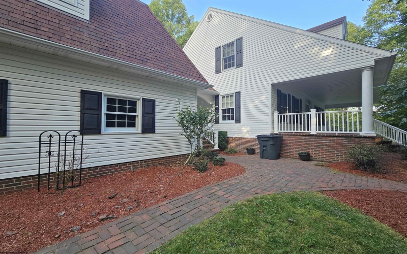 853 Meadowdale Road, Fairmont, West Virginia 26554, 3 Bedrooms Bedrooms, 9 Rooms Rooms,2 BathroomsBathrooms,Single Family Detached,For Sale,Meadowdale,10161176
