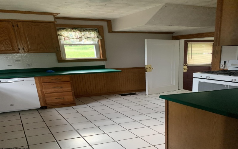 207 Woodland Avenue, Clarksburg, West Virginia 26301, 3 Bedrooms Bedrooms, 7 Rooms Rooms,1 BathroomBathrooms,Single Family Detached,For Sale,Woodland,10161175