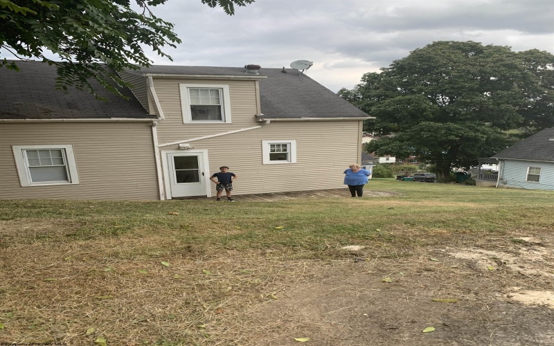 207 Woodland Avenue, Clarksburg, West Virginia 26301, 3 Bedrooms Bedrooms, 7 Rooms Rooms,1 BathroomBathrooms,Single Family Detached,For Sale,Woodland,10161175