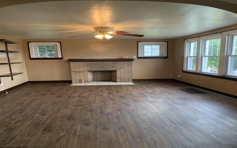 207 Woodland Avenue, Clarksburg, West Virginia 26301, 3 Bedrooms Bedrooms, 7 Rooms Rooms,1 BathroomBathrooms,Single Family Detached,For Sale,Woodland,10161175
