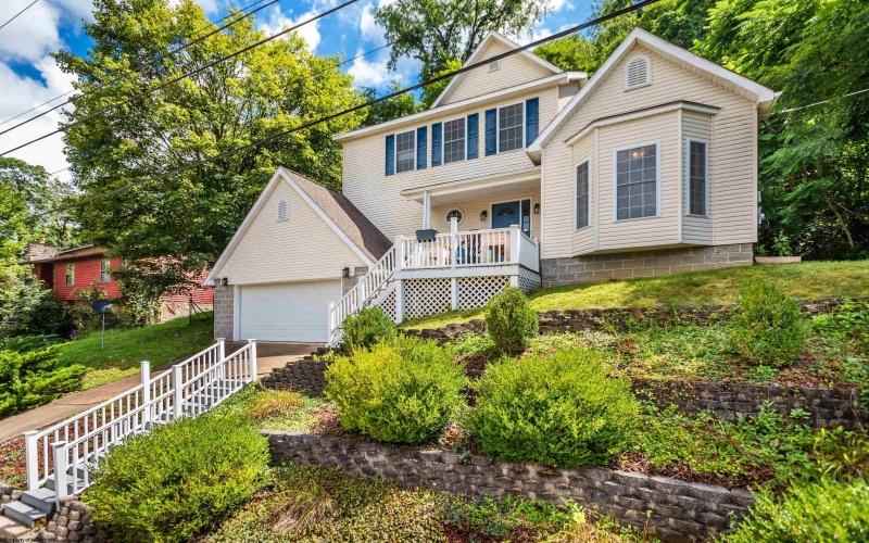 17 Karen Lane, Morgantown, West Virginia 26501, 3 Bedrooms Bedrooms, 9 Rooms Rooms,2 BathroomsBathrooms,Single Family Detached,For Sale,Karen,10161180