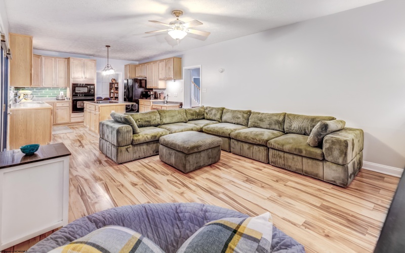 17 Karen Lane, Morgantown, West Virginia 26501, 3 Bedrooms Bedrooms, 9 Rooms Rooms,2 BathroomsBathrooms,Single Family Detached,For Sale,Karen,10161180