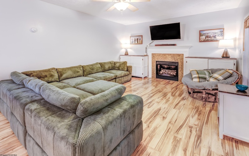 17 Karen Lane, Morgantown, West Virginia 26501, 3 Bedrooms Bedrooms, 9 Rooms Rooms,2 BathroomsBathrooms,Single Family Detached,For Sale,Karen,10161180