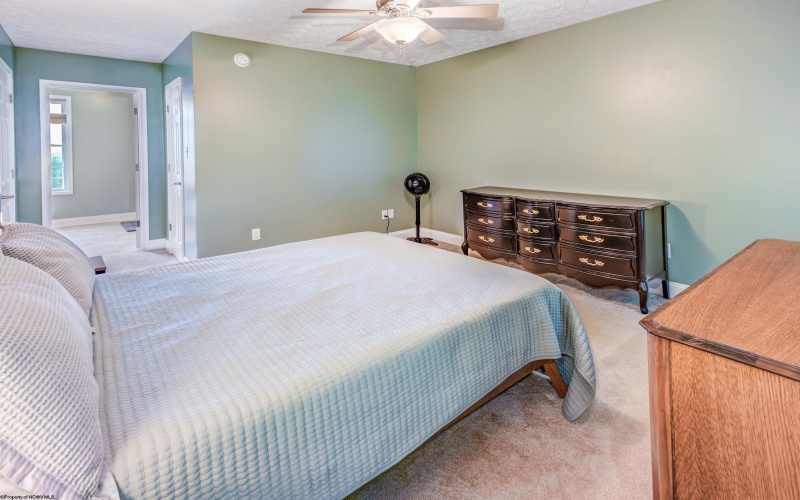 17 Karen Lane, Morgantown, West Virginia 26501, 3 Bedrooms Bedrooms, 9 Rooms Rooms,2 BathroomsBathrooms,Single Family Detached,For Sale,Karen,10161180