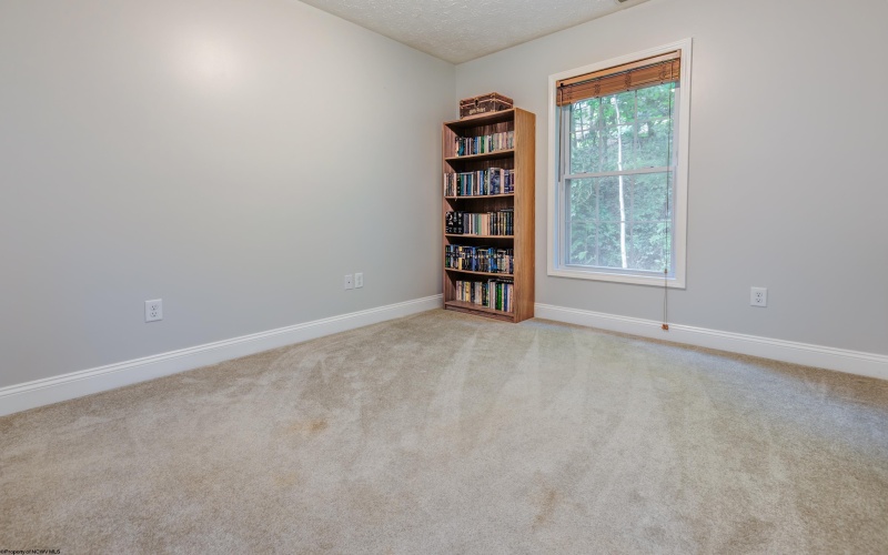 17 Karen Lane, Morgantown, West Virginia 26501, 3 Bedrooms Bedrooms, 9 Rooms Rooms,2 BathroomsBathrooms,Single Family Detached,For Sale,Karen,10161180