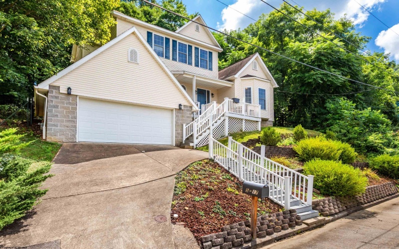 17 Karen Lane, Morgantown, West Virginia 26501, 3 Bedrooms Bedrooms, 9 Rooms Rooms,2 BathroomsBathrooms,Single Family Detached,For Sale,Karen,10161180