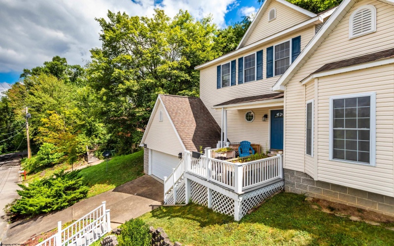 17 Karen Lane, Morgantown, West Virginia 26501, 3 Bedrooms Bedrooms, 9 Rooms Rooms,2 BathroomsBathrooms,Single Family Detached,For Sale,Karen,10161180