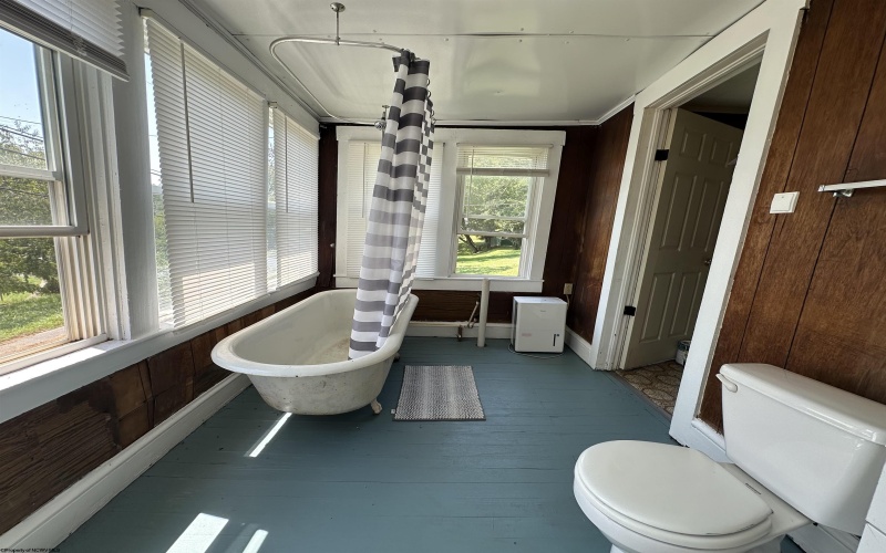 360 Oak Street, Burnsville, West Virginia 26335, 2 Bedrooms Bedrooms, 5 Rooms Rooms,1 BathroomBathrooms,Single Family Detached,For Sale,Oak,10161187