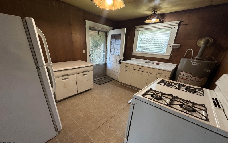 360 Oak Street, Burnsville, West Virginia 26335, 2 Bedrooms Bedrooms, 5 Rooms Rooms,1 BathroomBathrooms,Single Family Detached,For Sale,Oak,10161187