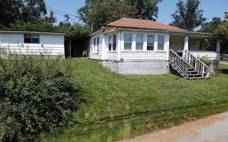 360 Oak Street, Burnsville, West Virginia 26335, 2 Bedrooms Bedrooms, 5 Rooms Rooms,1 BathroomBathrooms,Single Family Detached,For Sale,Oak,10161187