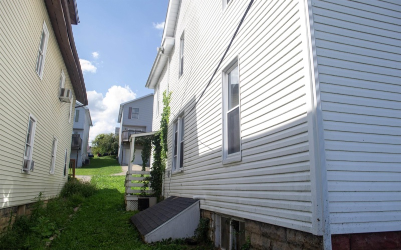 621 Louise Avenue, Morgantown, West Virginia 26505, 5 Bedrooms Bedrooms, 11 Rooms Rooms,1 BathroomBathrooms,Single Family Detached,For Sale,Louise,10161214