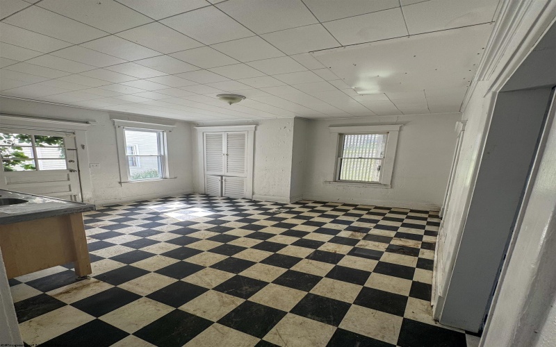 621 Louise Avenue, Morgantown, West Virginia 26505, 5 Bedrooms Bedrooms, 11 Rooms Rooms,1 BathroomBathrooms,Single Family Detached,For Sale,Louise,10161214