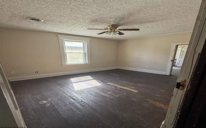 621 Louise Avenue, Morgantown, West Virginia 26505, 5 Bedrooms Bedrooms, 11 Rooms Rooms,1 BathroomBathrooms,Single Family Detached,For Sale,Louise,10161214