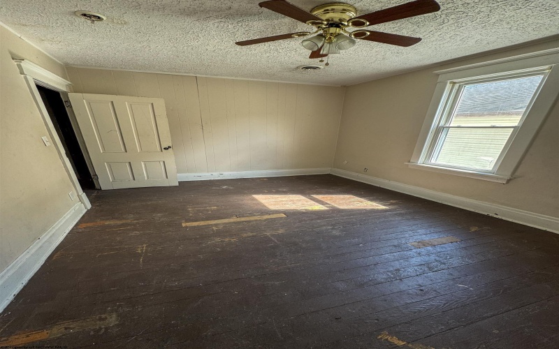 621 Louise Avenue, Morgantown, West Virginia 26505, 5 Bedrooms Bedrooms, 11 Rooms Rooms,1 BathroomBathrooms,Single Family Detached,For Sale,Louise,10161214