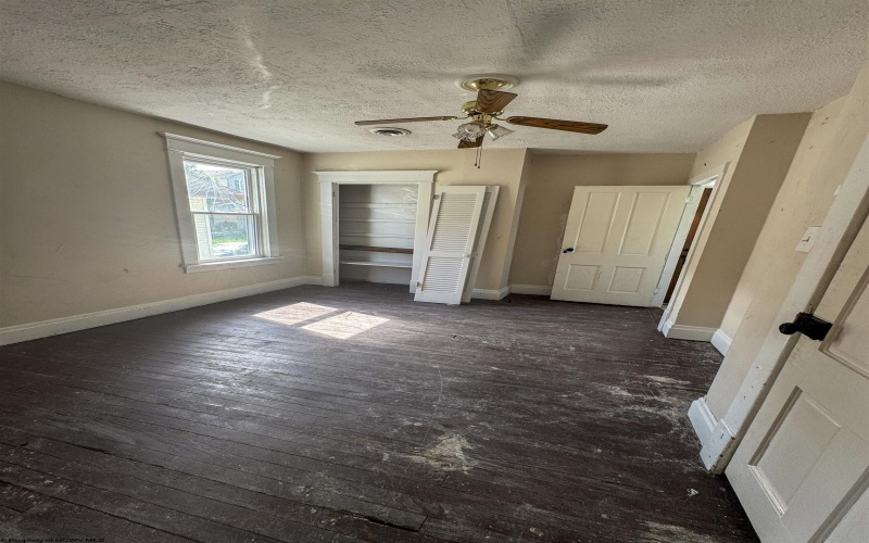 621 Louise Avenue, Morgantown, West Virginia 26505, 5 Bedrooms Bedrooms, 11 Rooms Rooms,1 BathroomBathrooms,Single Family Detached,For Sale,Louise,10161214