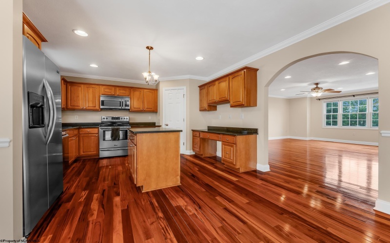 354 Harbor Drive, Morgantown, West Virginia 26508, 3 Bedrooms Bedrooms, 8 Rooms Rooms,2 BathroomsBathrooms,Single Family Attached,For Sale,Harbor,10161190