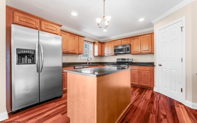 354 Harbor Drive, Morgantown, West Virginia 26508, 3 Bedrooms Bedrooms, 8 Rooms Rooms,2 BathroomsBathrooms,Single Family Attached,For Sale,Harbor,10161190
