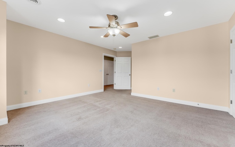 354 Harbor Drive, Morgantown, West Virginia 26508, 3 Bedrooms Bedrooms, 8 Rooms Rooms,2 BathroomsBathrooms,Single Family Attached,For Sale,Harbor,10161190