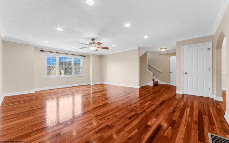 354 Harbor Drive, Morgantown, West Virginia 26508, 3 Bedrooms Bedrooms, 8 Rooms Rooms,2 BathroomsBathrooms,Single Family Attached,For Sale,Harbor,10161190