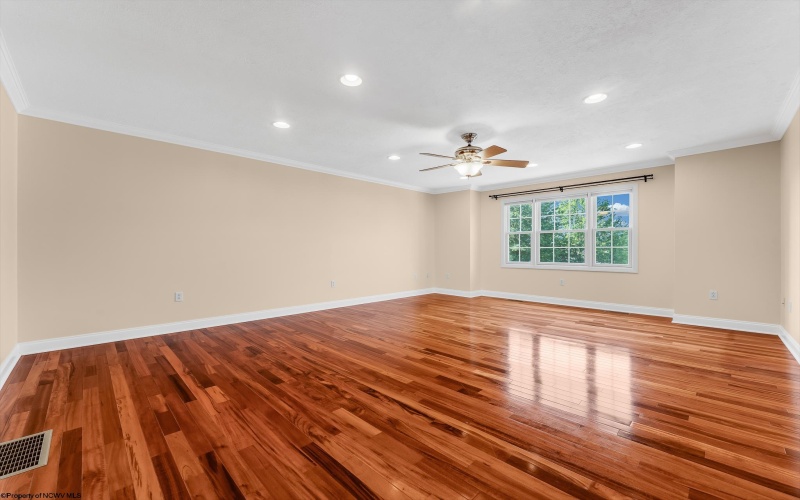 354 Harbor Drive, Morgantown, West Virginia 26508, 3 Bedrooms Bedrooms, 8 Rooms Rooms,2 BathroomsBathrooms,Single Family Attached,For Sale,Harbor,10161190