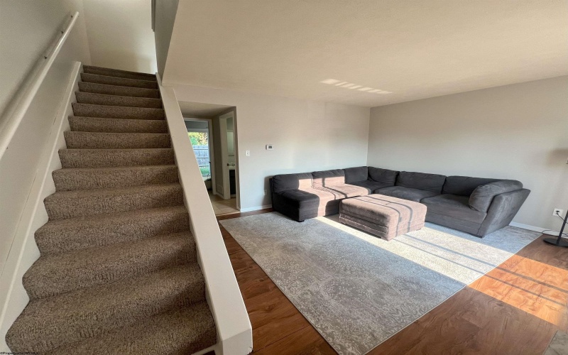 990 Northwestern Avenue, Morgantown, West Virginia 26505, 2 Bedrooms Bedrooms, 4 Rooms Rooms,2 BathroomsBathrooms,Residential Rentals,For Rent,Northwestern,10161197