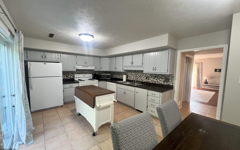 990 Northwestern Avenue, Morgantown, West Virginia 26505, 2 Bedrooms Bedrooms, 4 Rooms Rooms,2 BathroomsBathrooms,Residential Rentals,For Rent,Northwestern,10161197