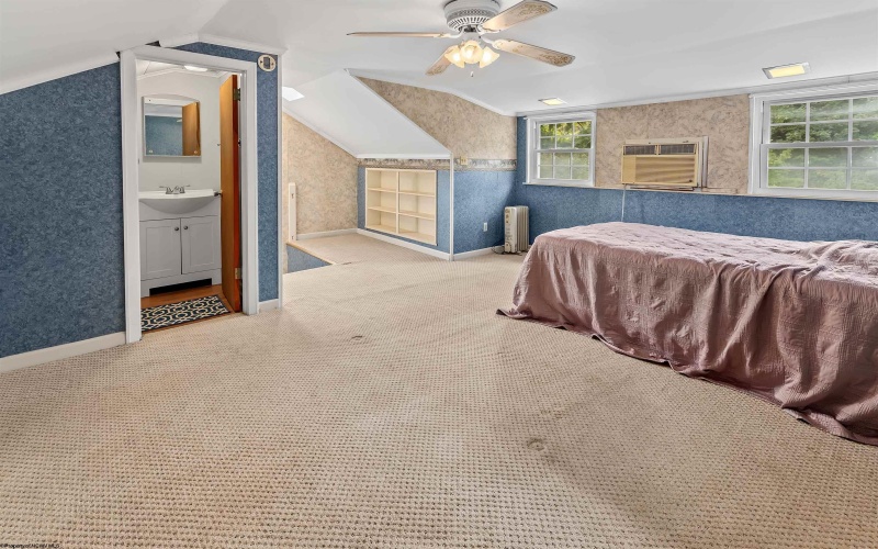 200 Logan Avenue, Morgantown, West Virginia 26501, 4 Bedrooms Bedrooms, 9 Rooms Rooms,3 BathroomsBathrooms,Single Family Detached,For Sale,Logan,10161191