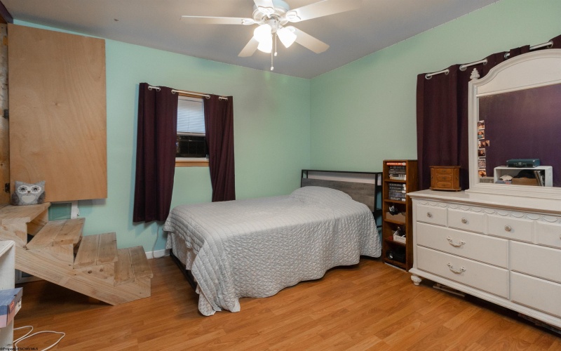 65 Sunrise Street, Worthington, West Virginia 26591, 3 Bedrooms Bedrooms, 8 Rooms Rooms,2 BathroomsBathrooms,Single Family Detached,For Sale,Sunrise,10161195
