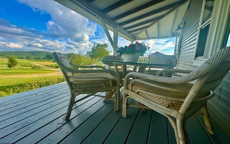 12 Oak Grove Cemetery Road, Terra Alta, West Virginia 26764, 3 Bedrooms Bedrooms, 11 Rooms Rooms,2 BathroomsBathrooms,Single Family Detached,For Sale,Oak Grove Cemetery,10161205