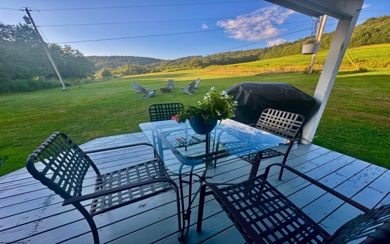 12 Oak Grove Cemetery Road, Terra Alta, West Virginia 26764, 3 Bedrooms Bedrooms, 11 Rooms Rooms,2 BathroomsBathrooms,Single Family Detached,For Sale,Oak Grove Cemetery,10161205