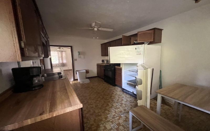 3420 Central Avenue, Farmington, West Virginia 26571, 2 Bedrooms Bedrooms, 5 Rooms Rooms,1 BathroomBathrooms,Single Family Detached,For Sale,Central,10161201
