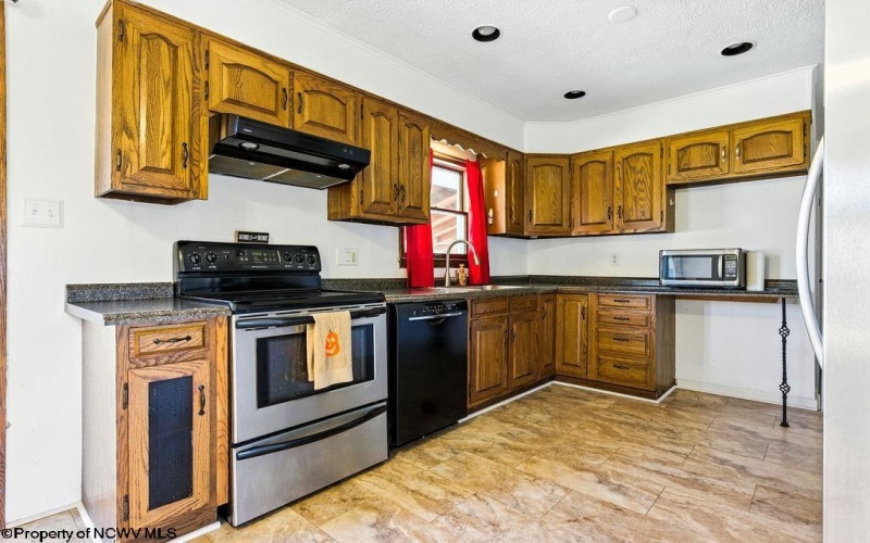 111 Circle Drive, Bridgeport, West Virginia 26330, 3 Bedrooms Bedrooms, 6 Rooms Rooms,2 BathroomsBathrooms,Single Family Detached,For Sale,Circle,10161217