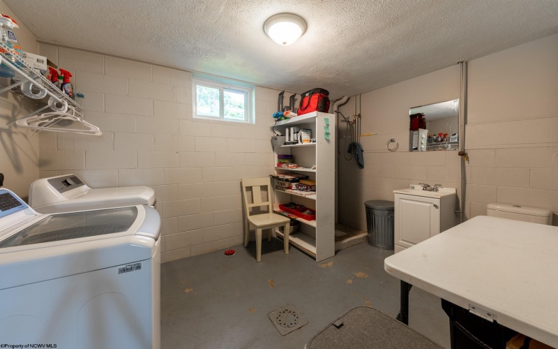 665 Valley View Drive, Morgantown, West Virginia 26505, 3 Bedrooms Bedrooms, 8 Rooms Rooms,2 BathroomsBathrooms,Single Family Detached,For Sale,Valley View,10161231