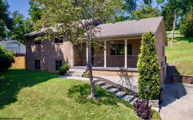 665 Valley View Drive, Morgantown, West Virginia 26505, 3 Bedrooms Bedrooms, 8 Rooms Rooms,2 BathroomsBathrooms,Single Family Detached,For Sale,Valley View,10161231