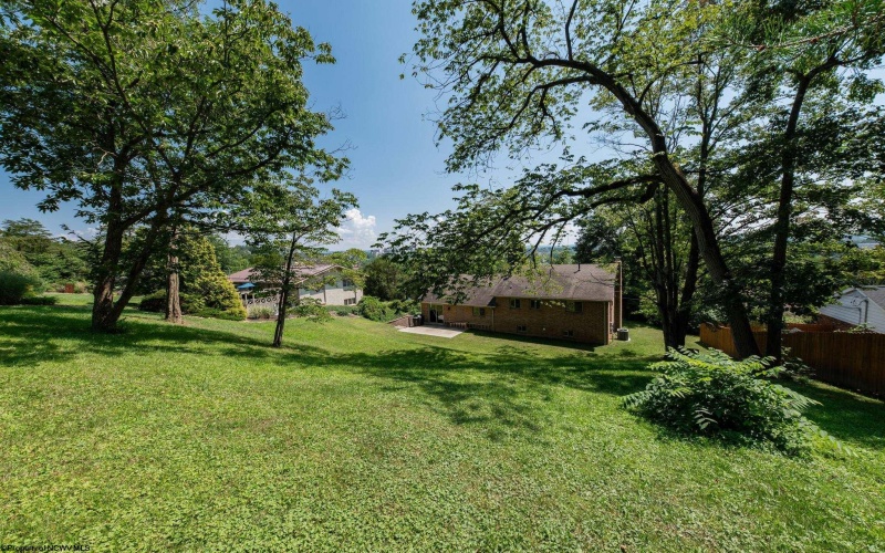 665 Valley View Drive, Morgantown, West Virginia 26505, 3 Bedrooms Bedrooms, 8 Rooms Rooms,2 BathroomsBathrooms,Single Family Detached,For Sale,Valley View,10161231