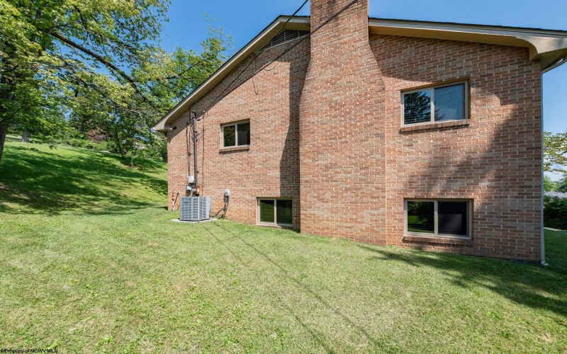 665 Valley View Drive, Morgantown, West Virginia 26505, 3 Bedrooms Bedrooms, 8 Rooms Rooms,2 BathroomsBathrooms,Single Family Detached,For Sale,Valley View,10161231