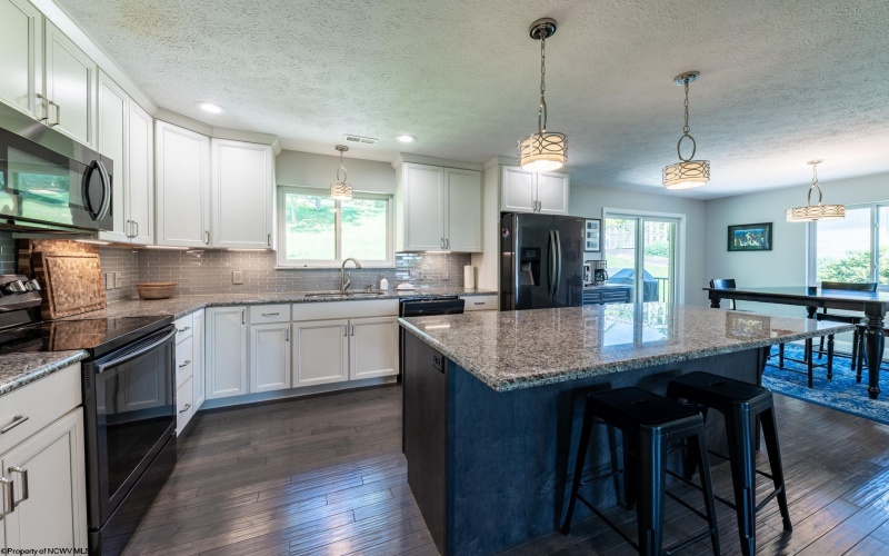 665 Valley View Drive, Morgantown, West Virginia 26505, 3 Bedrooms Bedrooms, 8 Rooms Rooms,2 BathroomsBathrooms,Single Family Detached,For Sale,Valley View,10161231