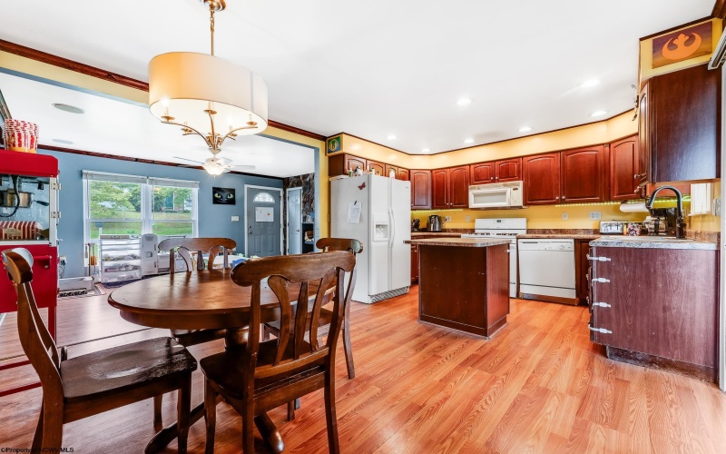 109 Apolla Drive, Morgantown, West Virginia 26501, 3 Bedrooms Bedrooms, 6 Rooms Rooms,2 BathroomsBathrooms,Single Family Detached,For Sale,Apolla,10161228