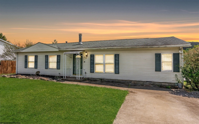 109 Apolla Drive, Morgantown, West Virginia 26501, 3 Bedrooms Bedrooms, 6 Rooms Rooms,2 BathroomsBathrooms,Single Family Detached,For Sale,Apolla,10161228