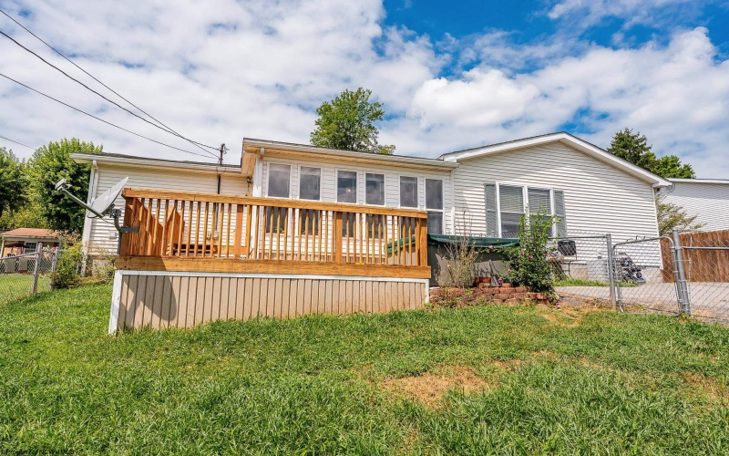 109 Apolla Drive, Morgantown, West Virginia 26501, 3 Bedrooms Bedrooms, 6 Rooms Rooms,2 BathroomsBathrooms,Single Family Detached,For Sale,Apolla,10161228