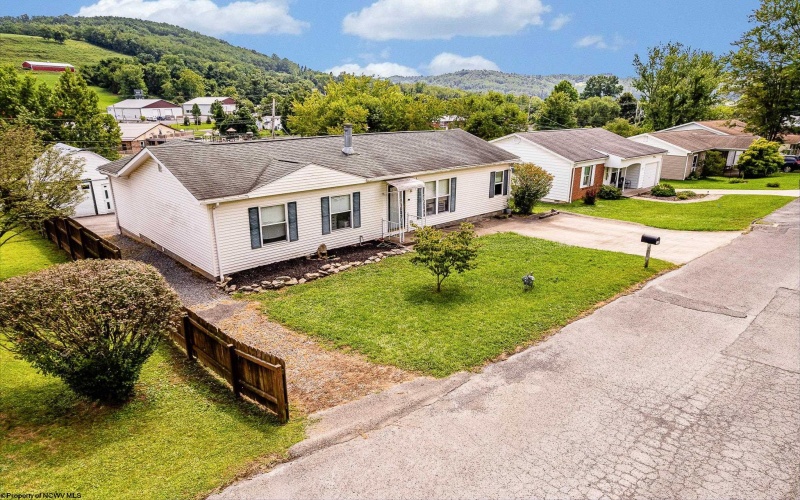 109 Apolla Drive, Morgantown, West Virginia 26501, 3 Bedrooms Bedrooms, 6 Rooms Rooms,2 BathroomsBathrooms,Single Family Detached,For Sale,Apolla,10161228