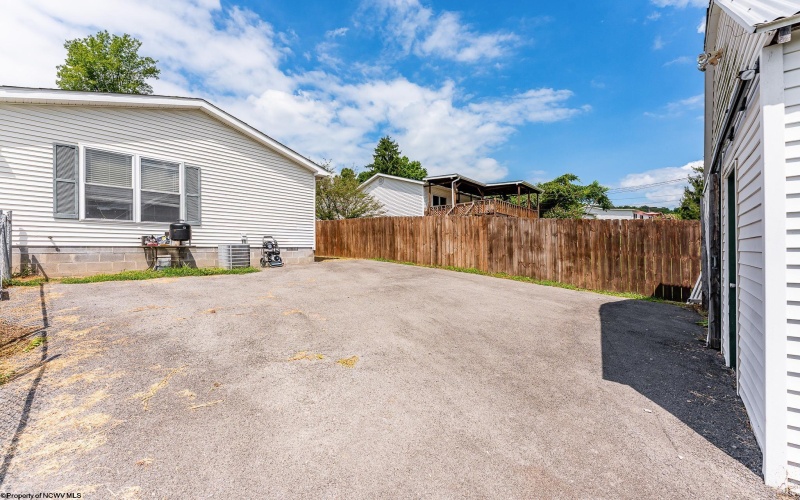109 Apolla Drive, Morgantown, West Virginia 26501, 3 Bedrooms Bedrooms, 6 Rooms Rooms,2 BathroomsBathrooms,Single Family Detached,For Sale,Apolla,10161228