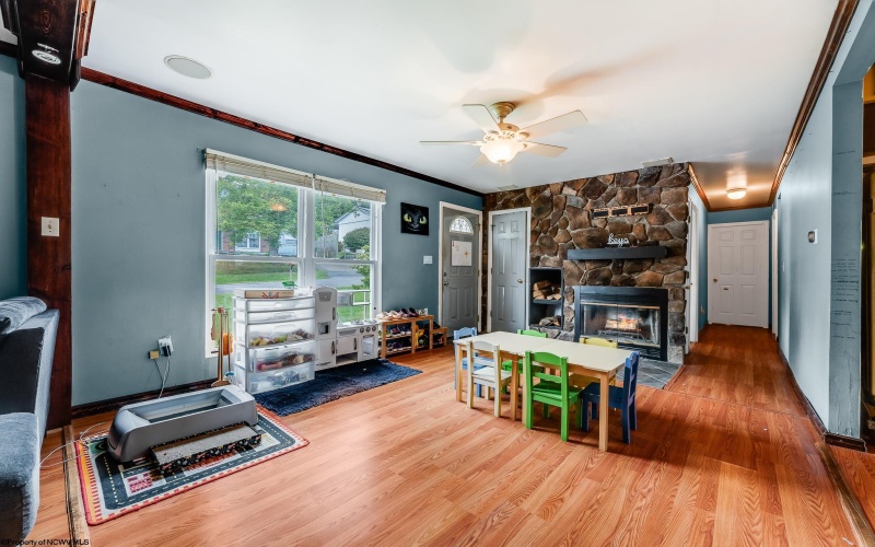 109 Apolla Drive, Morgantown, West Virginia 26501, 3 Bedrooms Bedrooms, 6 Rooms Rooms,2 BathroomsBathrooms,Single Family Detached,For Sale,Apolla,10161228