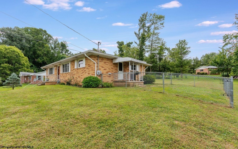 26 Plantation Drive, Morgantown, West Virginia 26508, 4 Bedrooms Bedrooms, 9 Rooms Rooms,1 BathroomBathrooms,Single Family Detached,For Sale,Plantation,10161218