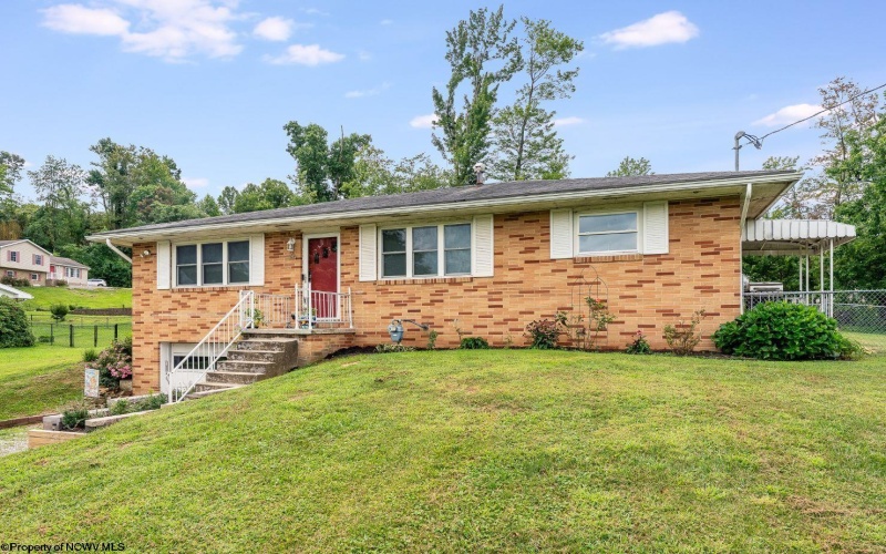 26 Plantation Drive, Morgantown, West Virginia 26508, 4 Bedrooms Bedrooms, 9 Rooms Rooms,1 BathroomBathrooms,Single Family Detached,For Sale,Plantation,10161218