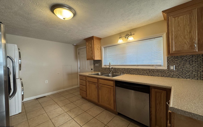 676 Cottage Avenue, Monongah, West Virginia 26554, 2 Bedrooms Bedrooms, 4 Rooms Rooms,1 BathroomBathrooms,Single Family Detached,For Sale,Cottage,10161223